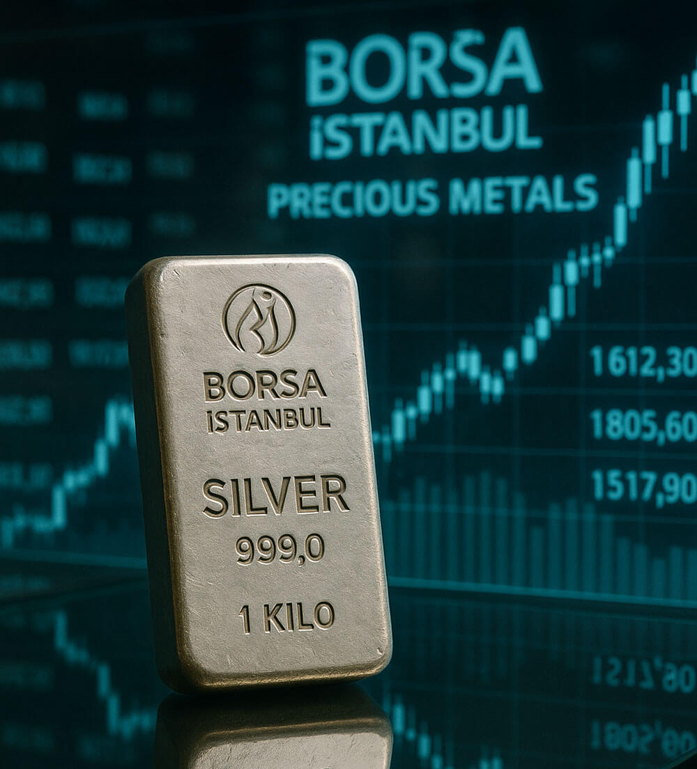 یک کارشناس سرمایه گذاری در حال بررسی یک شمش نقره مورد تایید بورس استانبول